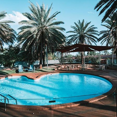 Seasons Hotel Newman Esterno foto