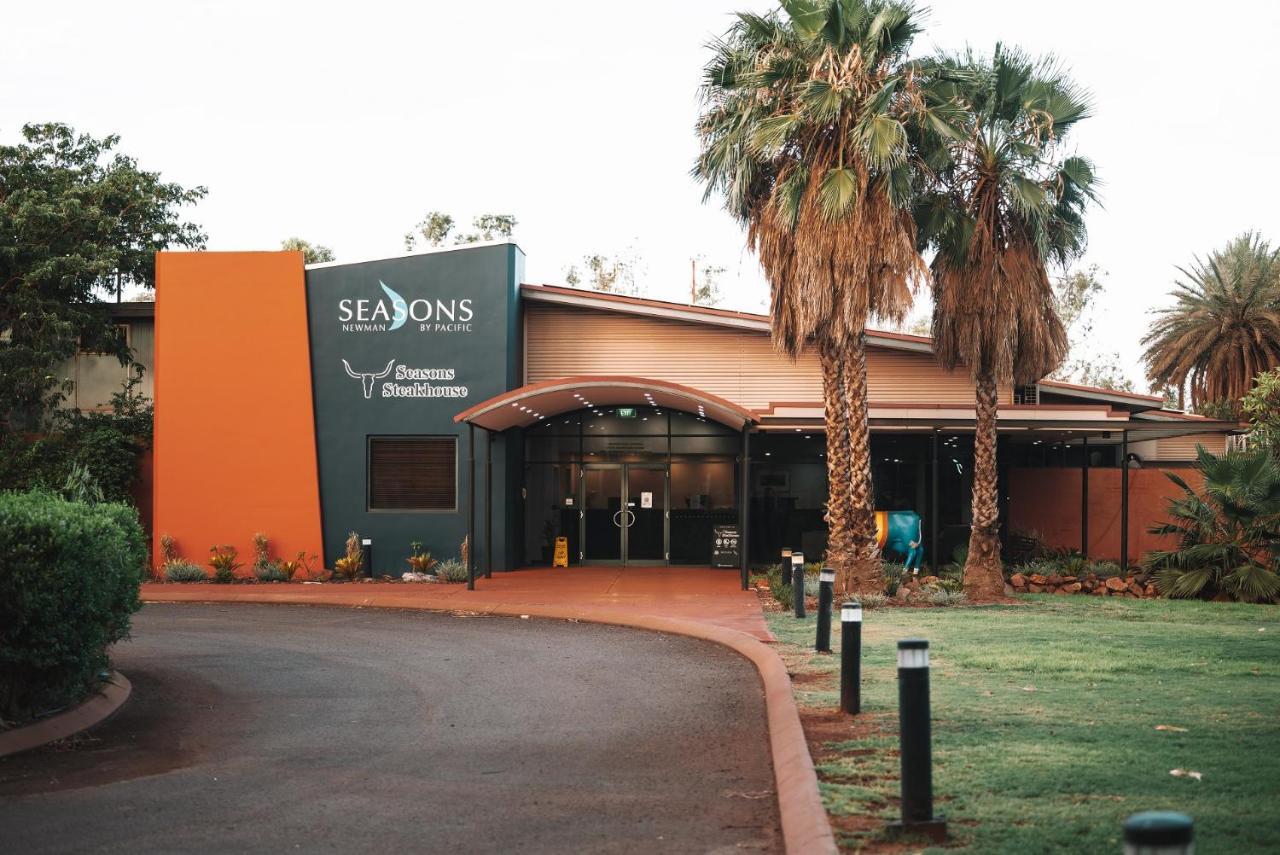 Seasons Hotel Newman Esterno foto