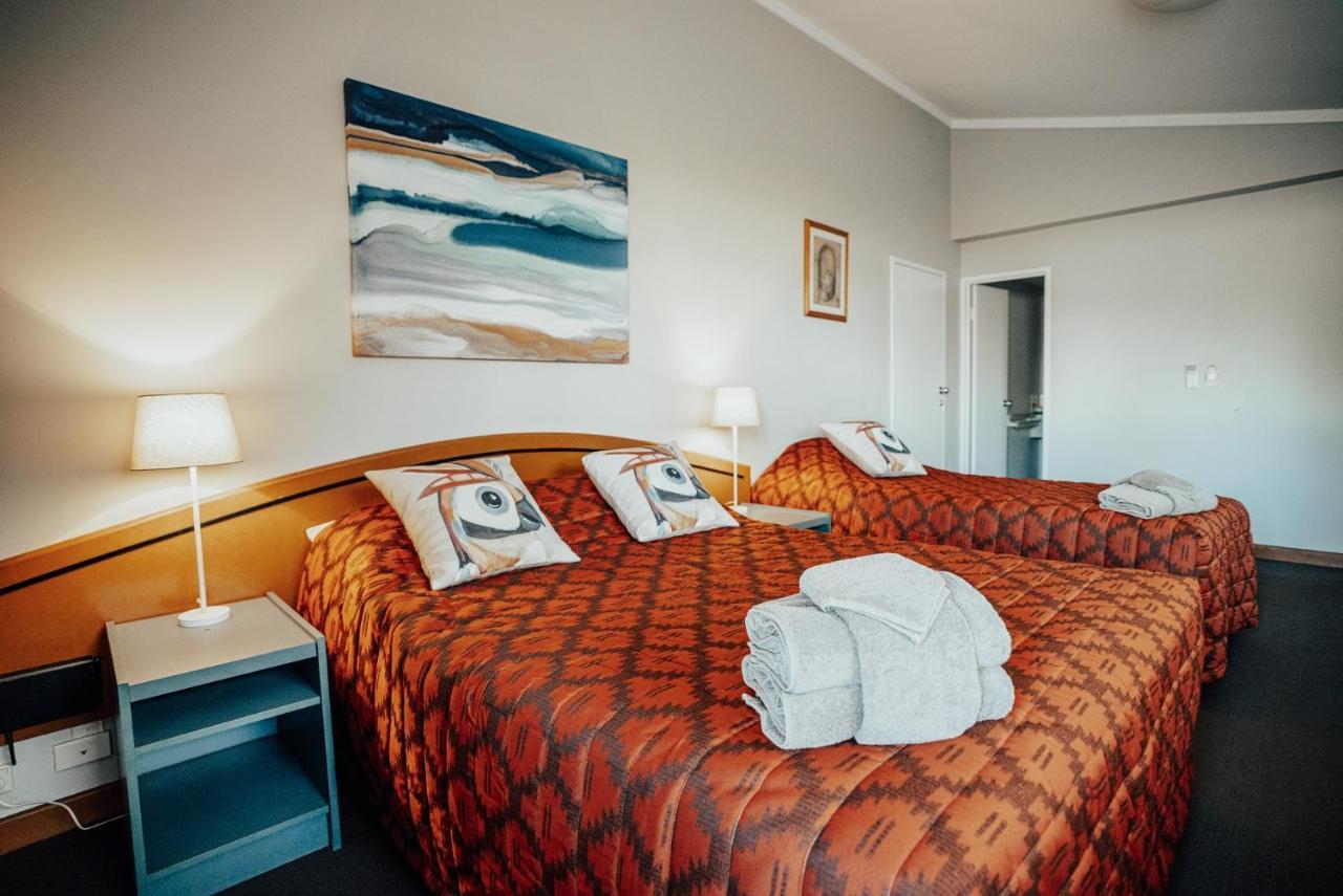 Seasons Hotel Newman Esterno foto
