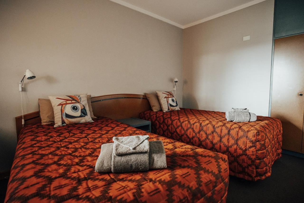 Seasons Hotel Newman Esterno foto