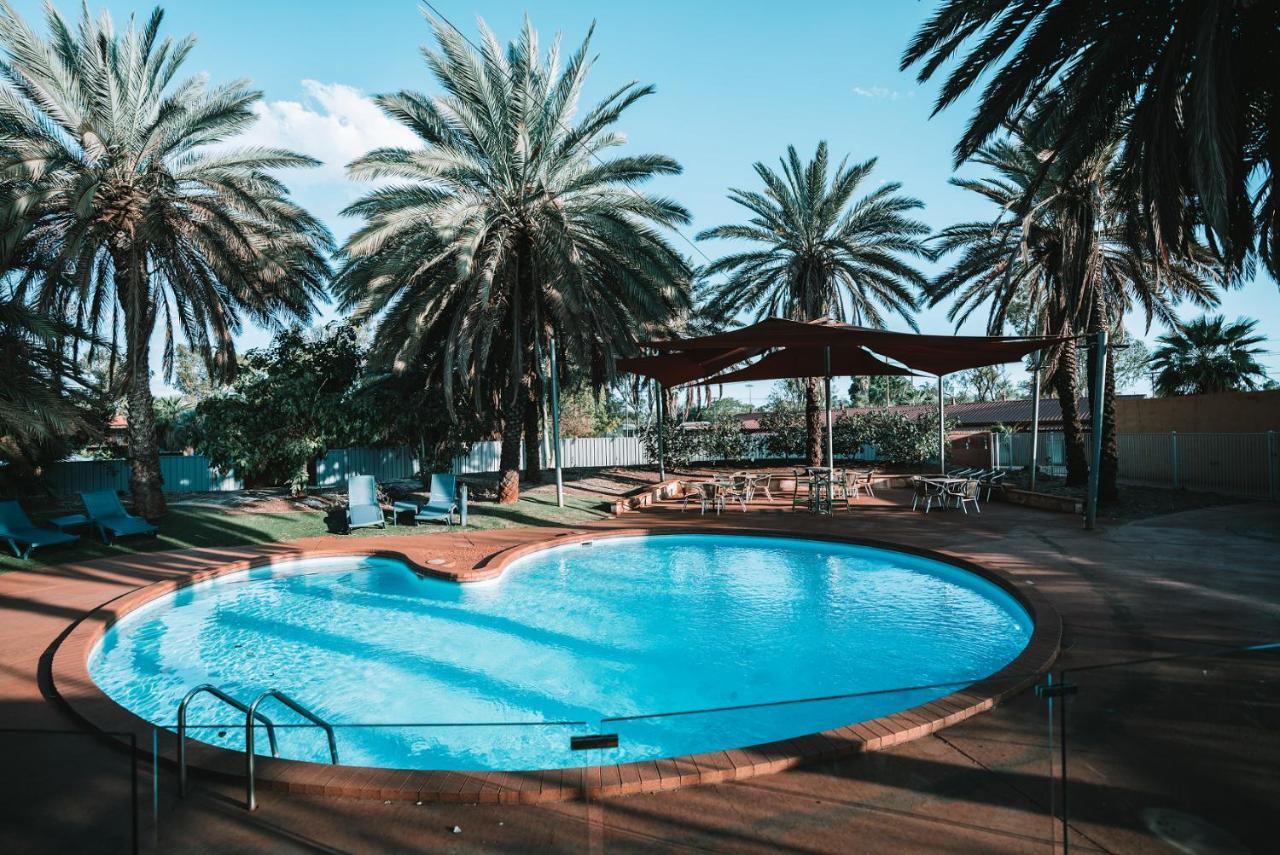 Seasons Hotel Newman Esterno foto