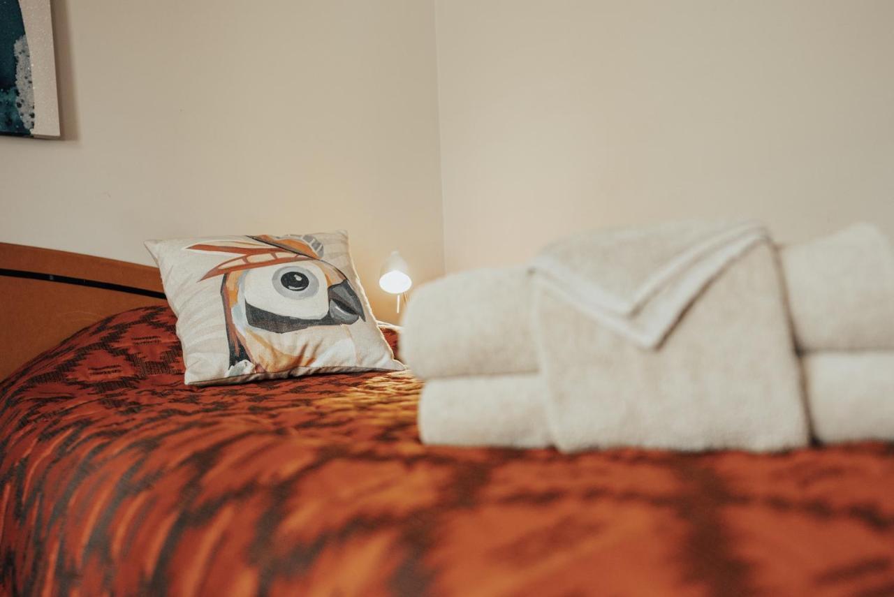 Seasons Hotel Newman Esterno foto