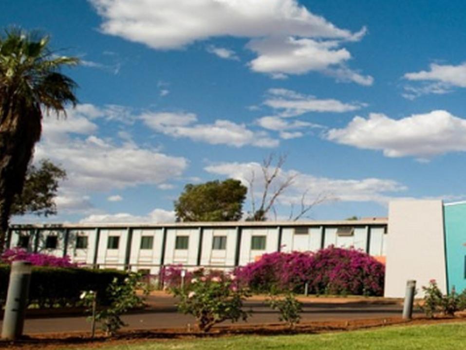 Seasons Hotel Newman Esterno foto