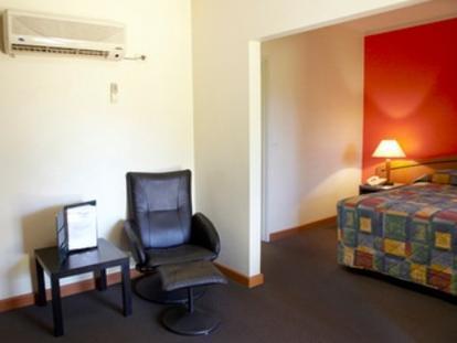 Seasons Hotel Newman Esterno foto