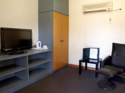 Seasons Hotel Newman Esterno foto